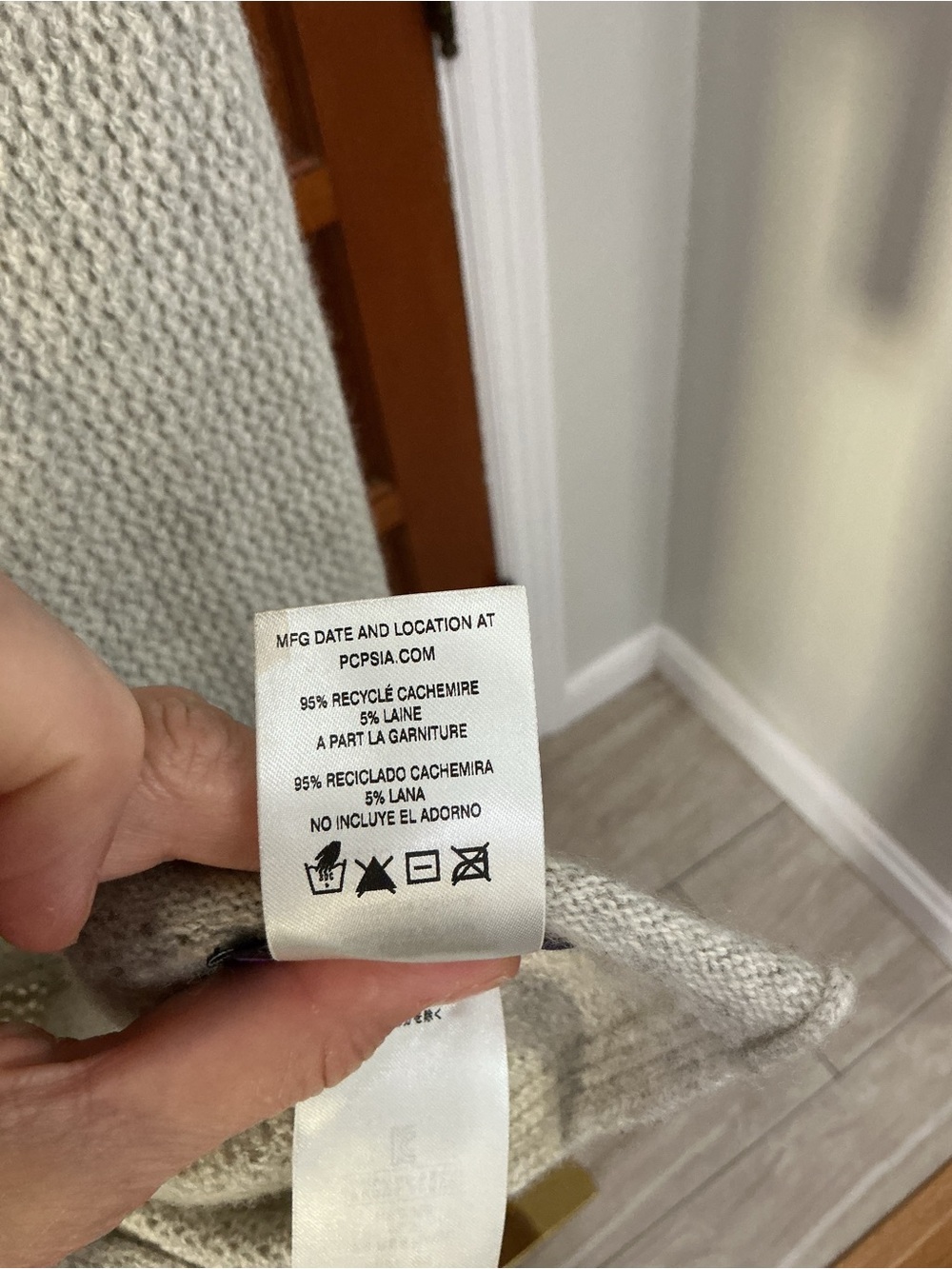 Patagonia Gray Recycled Cashmere Winter Scarf - Picture 4 of 4
